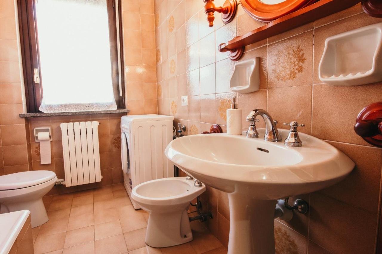 Red Rose - Lakeside Leisure & Business Apartment