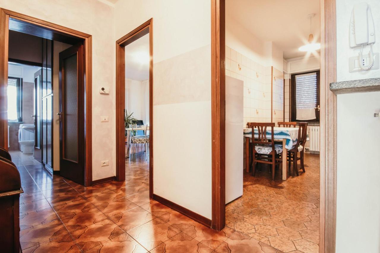 Red Rose - Lakeside Leisure & Business Apartment