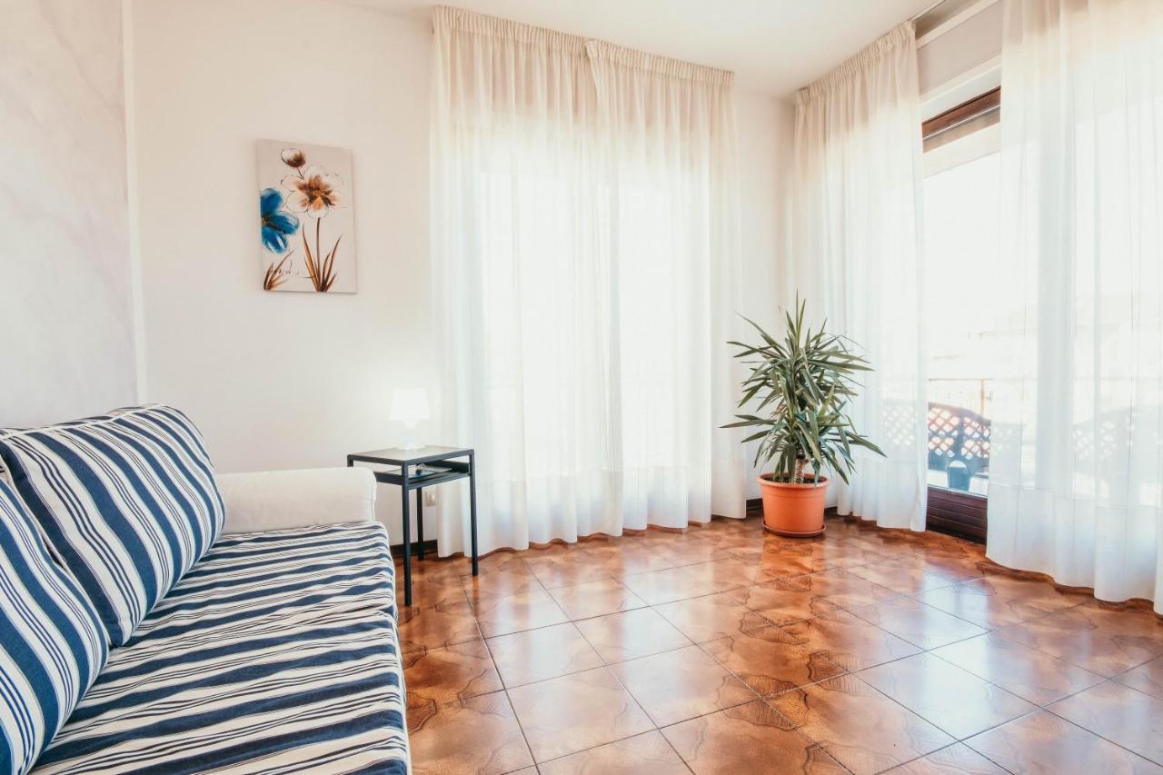 Apartment Red Rose - Lakeside Leisure & Business
