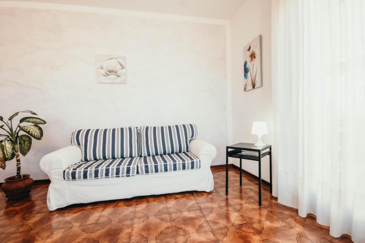 Red Rose - Lakeside Leisure & Business Apartment