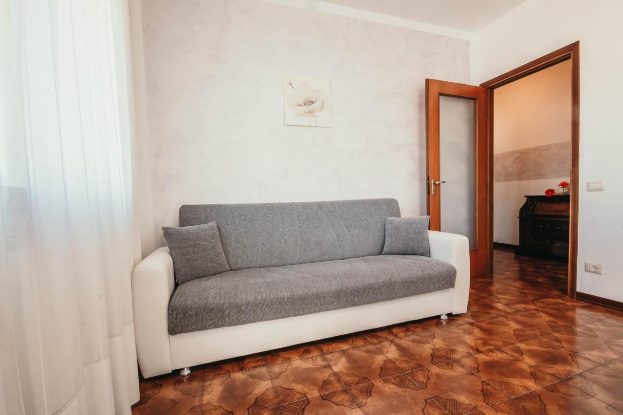 Apartment Red Rose - Lakeside Leisure & Business
