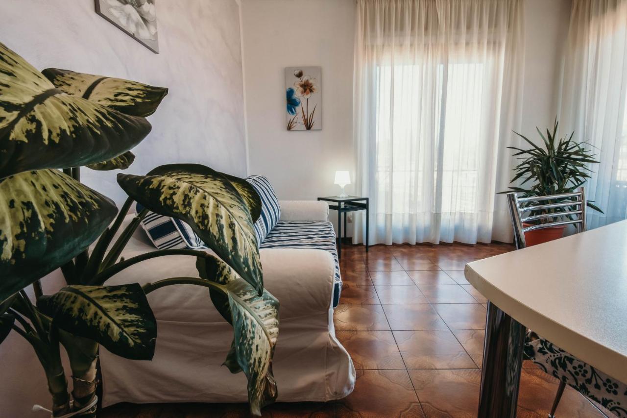 Red Rose - Lakeside Leisure & Business Apartment *