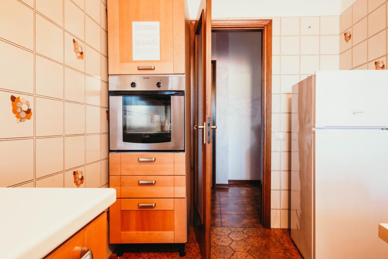 Red Rose - Lakeside Leisure & Business Apartment