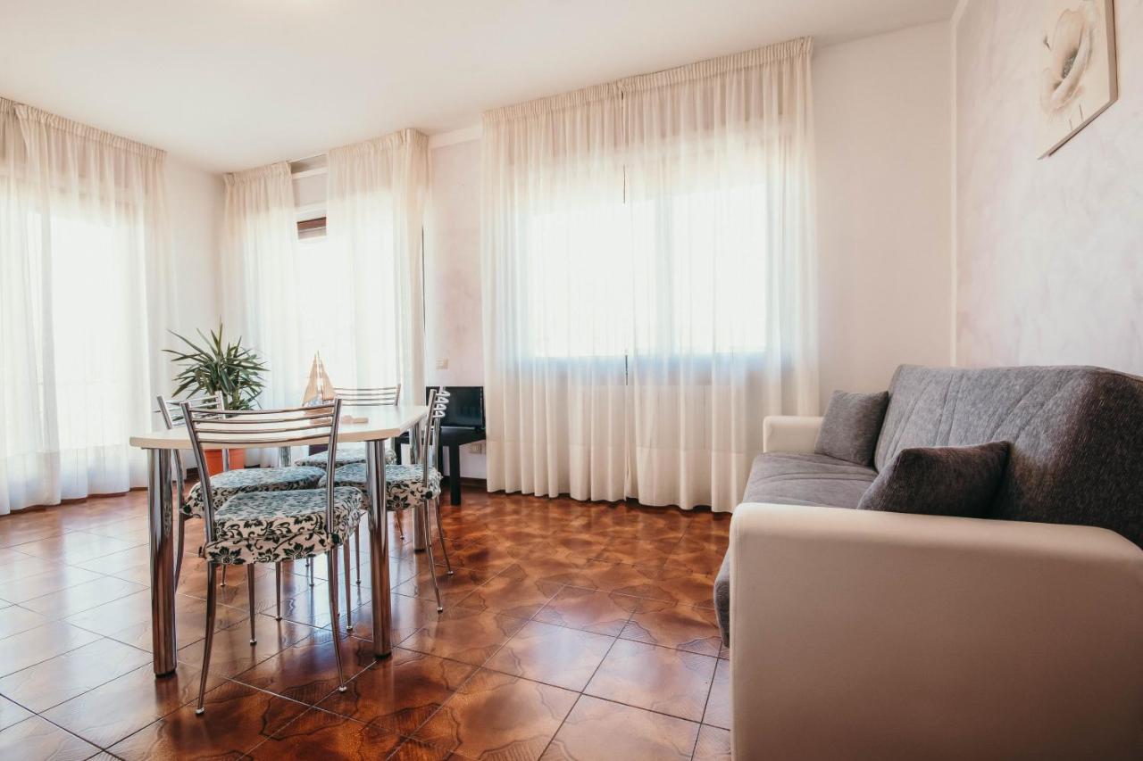 Apartment Red Rose - Lakeside Leisure & Business *