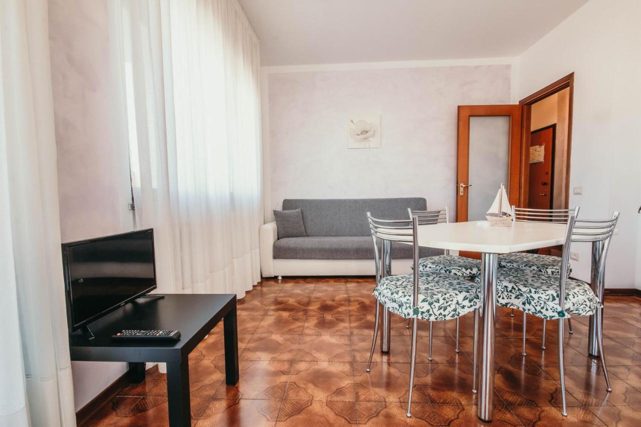 Red Rose - Lakeside Leisure & Business Apartment *